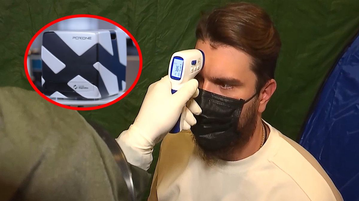 Mierzenie temperatury na lotnisku. To na razie jedyny szybki sposób na wyłuskanie zarażonych pasażerów