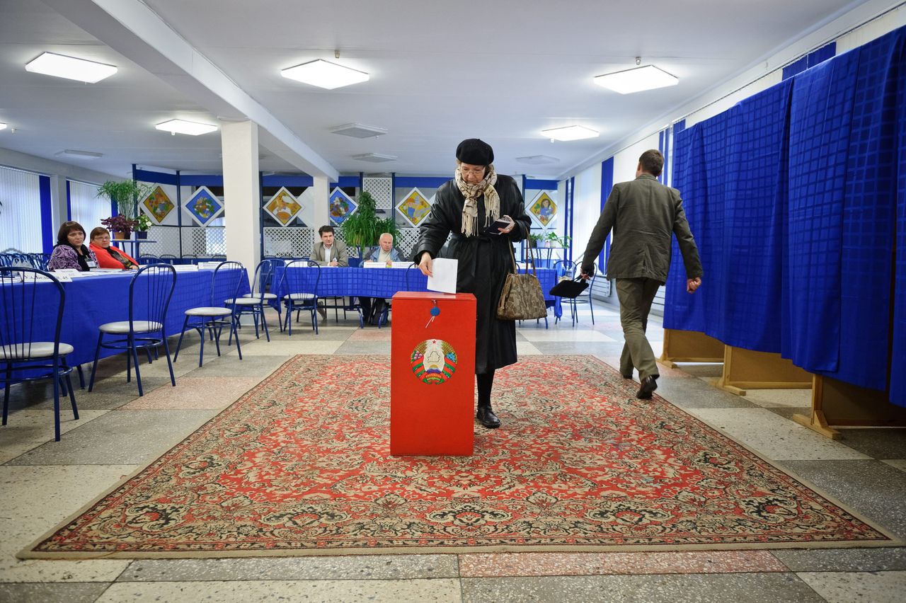 Wybory na Białorusi. Operator telewizji pobity przez milicjantów