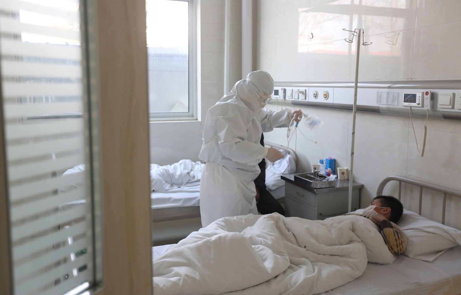 Koronawirus z Chin. Nagły wzrost zarażonych. Władze tłumaczą to "nową metodą diagnostyczną"