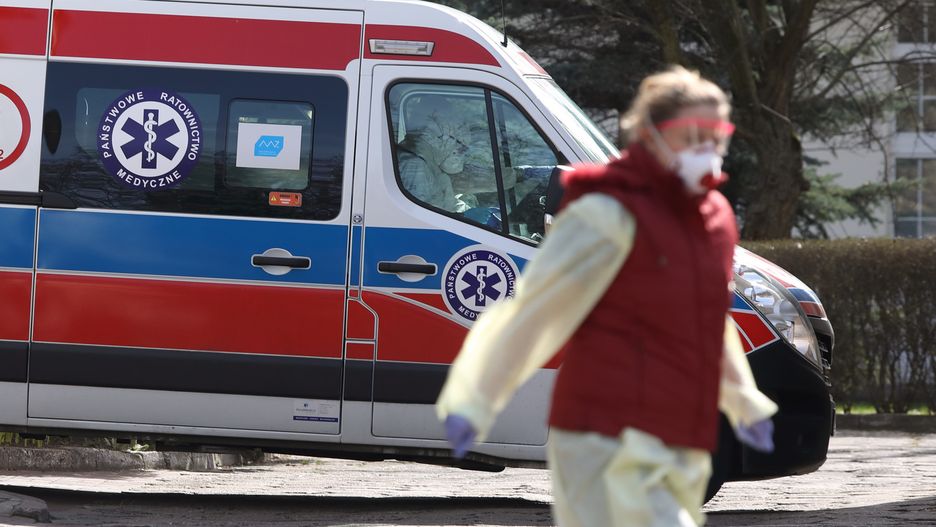 Koronawirus w Polsce. - Zdarzyły się przypadki społecznego wykluczenia pracowników naszego szpitala - przyznaje dyrektor SP ZOZ w Kędzierzynie-Koźlu