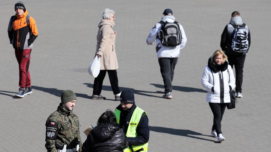 Koronawirus w Polsce. Policja informuje o setkach przypadków złamania kwarantanny.