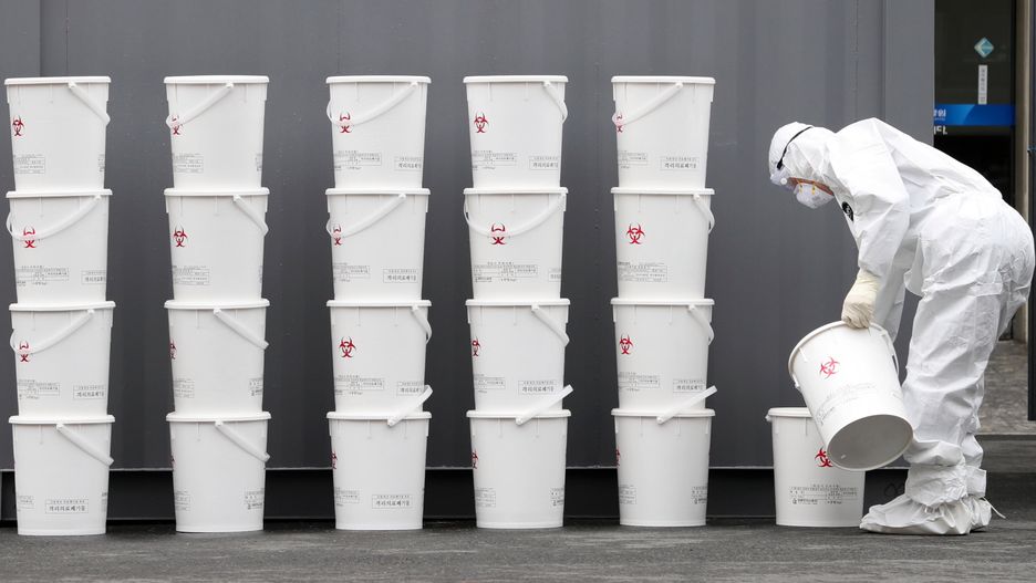 Koronawirus z Chin. Szósta ofiara i 100 zakażonych w USA