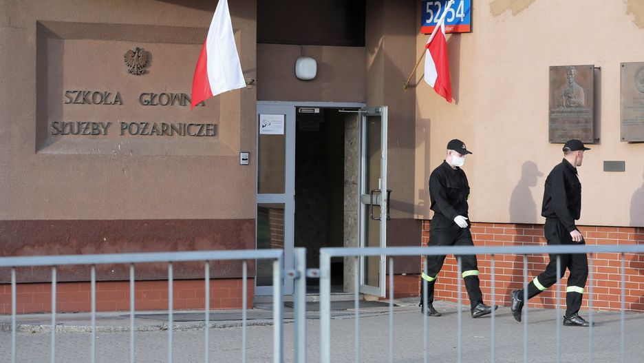 Koronawirus w Warszawie. Szkoła Główna Służby Pożarniczej  stała się ogniskiem COVID-19.