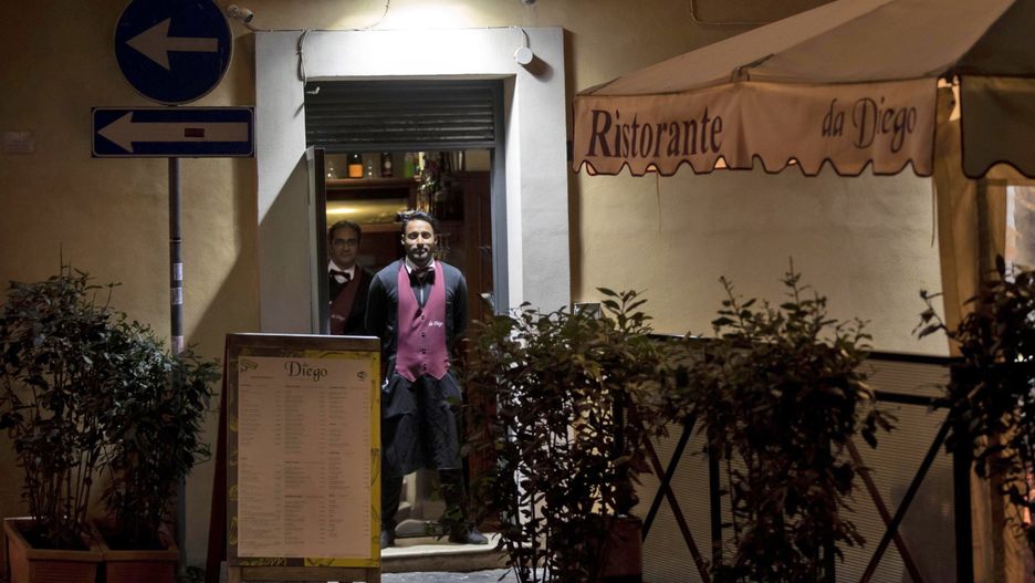 Koronawirus z Chin. Włoski wirusolog: trzeba zamknąć wszystkie restauracje i kluby