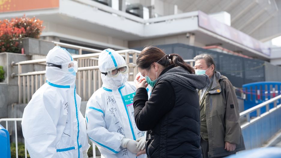 Koronawirus w Chinach. Narodowa Komisja Zdrowia: "Moment szczytowy epidemii minął".