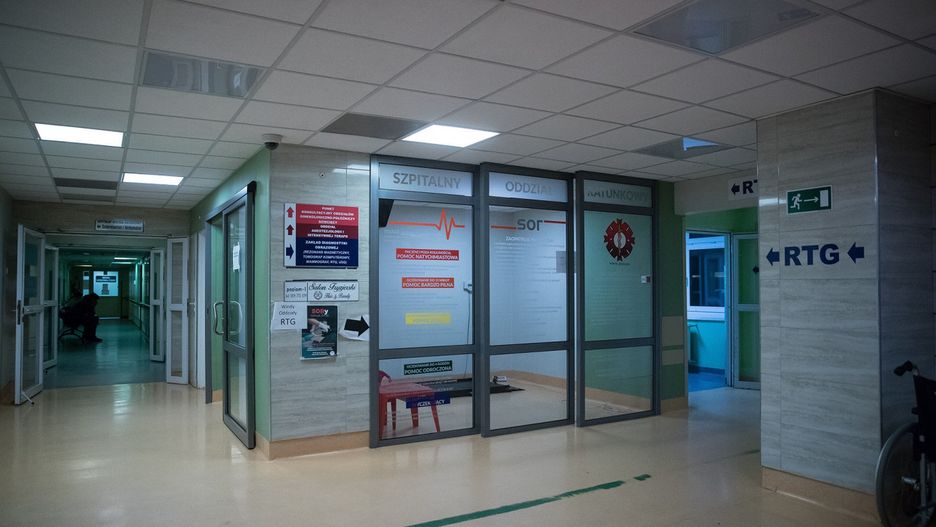 Koronawirus w Polsce. Położna zwolniona z pracy za internetowy wpis