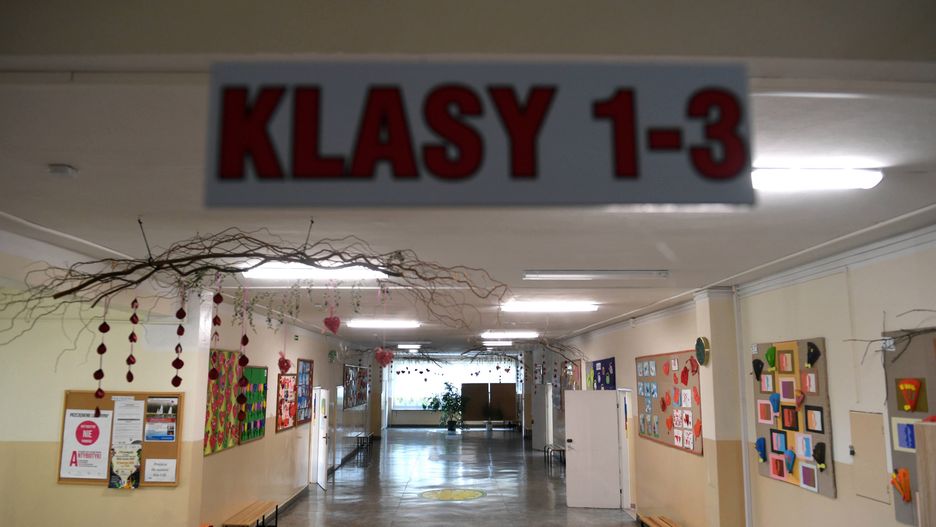 Koronawirus w Warszawie. Placówki oświaty zamknięte, ale rekrutacja trwa.