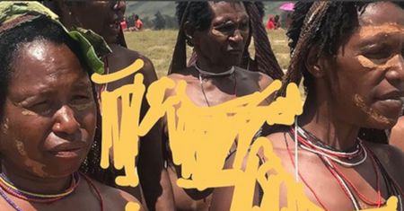 Instagram skasował zdjęcia Kingi Rusin. Pokazała części intymne Papuasów