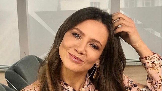 Prezenterka zabiera fanów w podróż w czasie