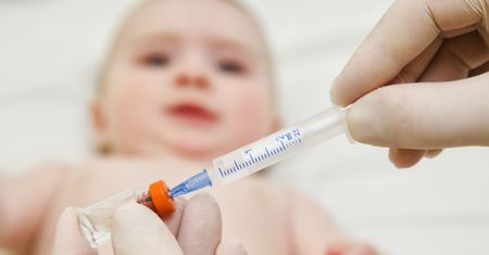 Gwiazdy przechowują krew pępowinową i namawiają do tego inne matki. Internauci się burzą