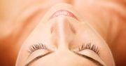 Makijaż permanentny brwi metodą piórkową. Jak wygląda zabieg i jakie są efekty?