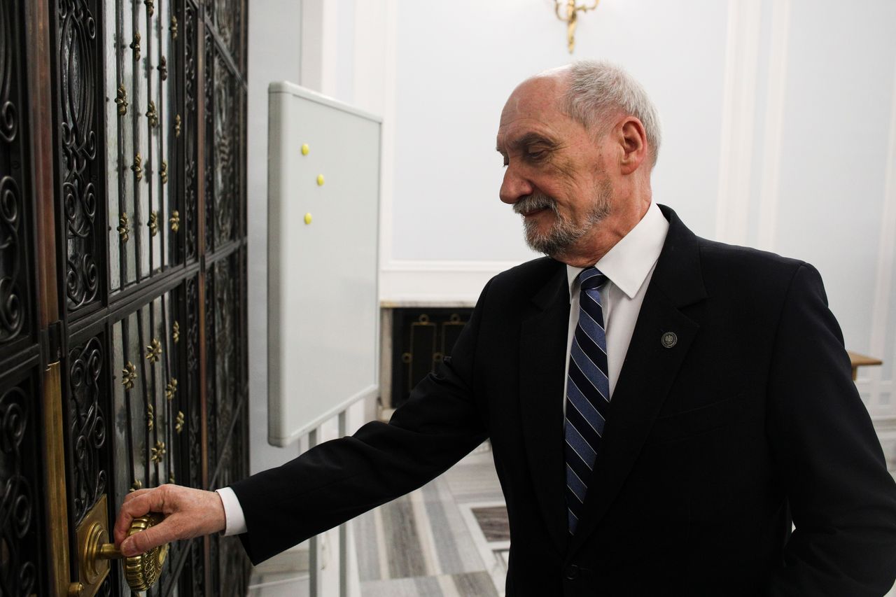 Antoni Macierewicz broni zakupu F-35. "Skumulowane działanie przeciwko Polsce"