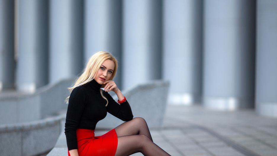 Czarny golf to klasyka, która pasuje niemal do wszystkiego
