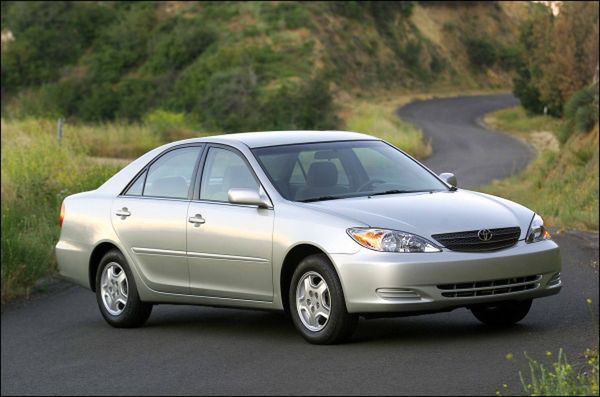 Hybrydowa Toyota Camry już w 2006 roku