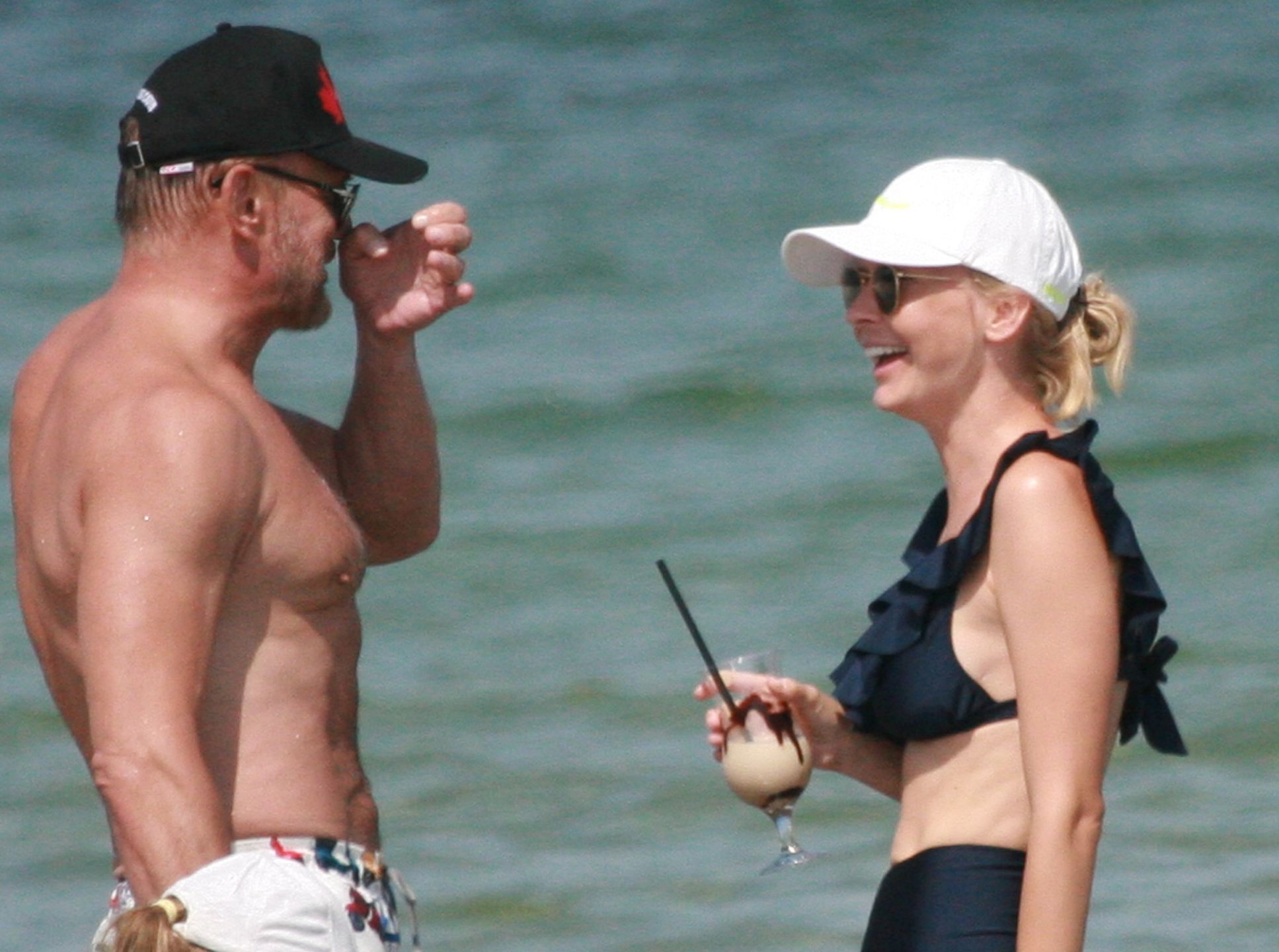 Cezary Pazura i Edyta Pazura na plaży w Juracie