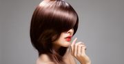 Gładkie i cienowane grzywki na bok, czyli fryzury wyszczuplające twarz