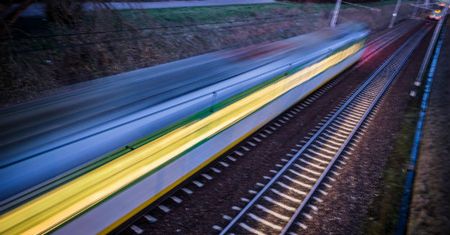 Co tam Pendolino. Chiński pociąg rozpędza się do 350 km/h bez maszynisty