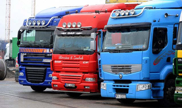 KE daje zielone światło dla pozwów przeciw producentom ciężarówek