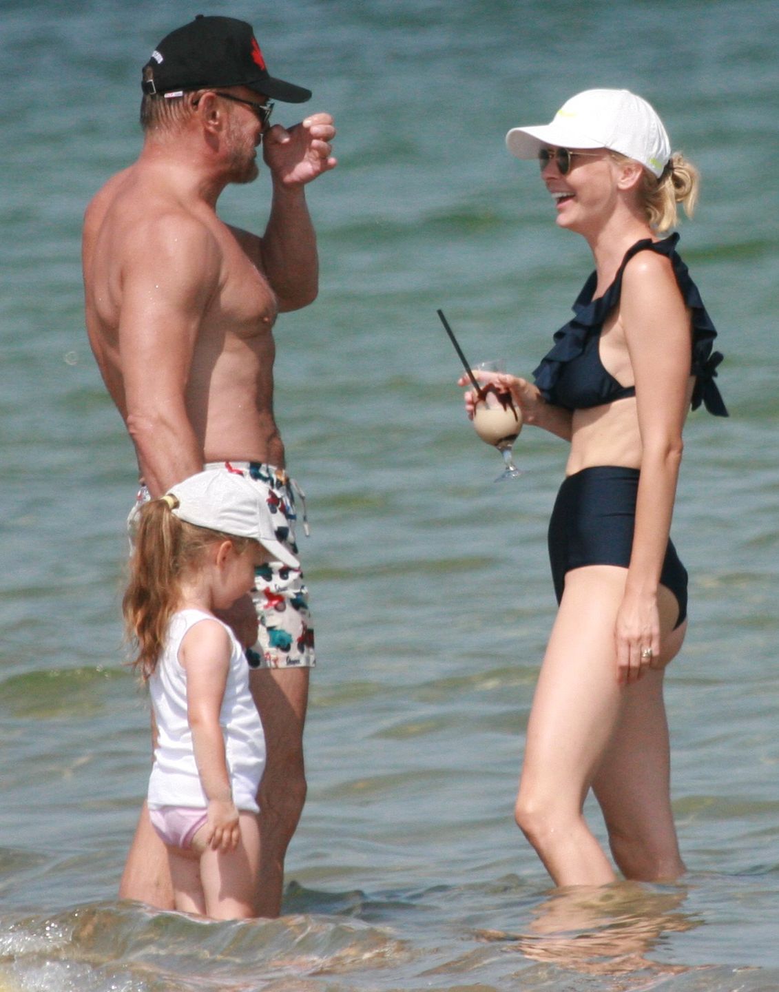 Cezary Pazura i Edyta Pazura na plaży w Juracie