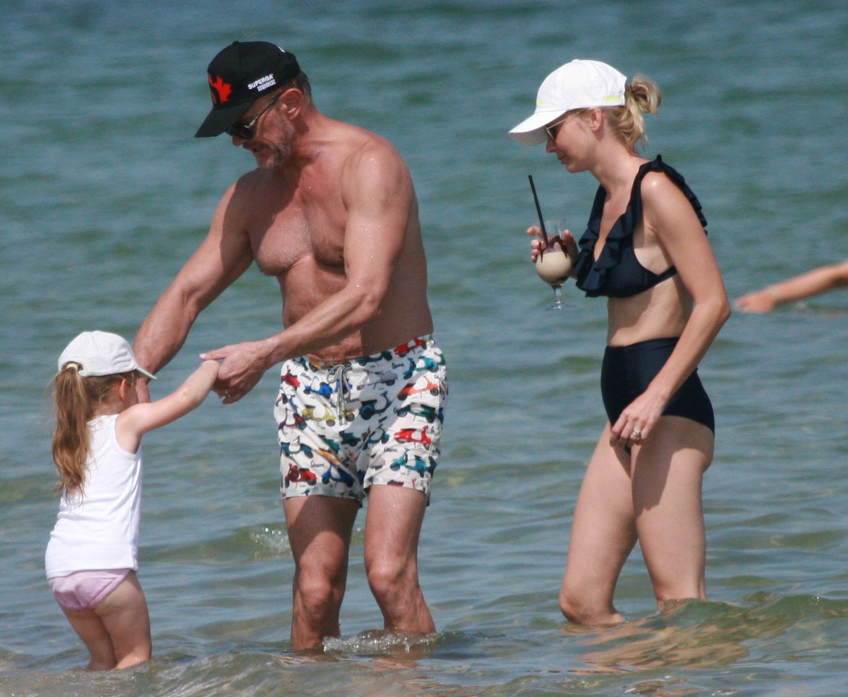 Cezary Pazura i Edyta Pazura na plaży w Juracie