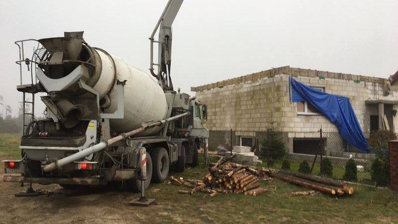 W okolicach Rytla cały czas trwa odbudowa zniszczonych domów. 