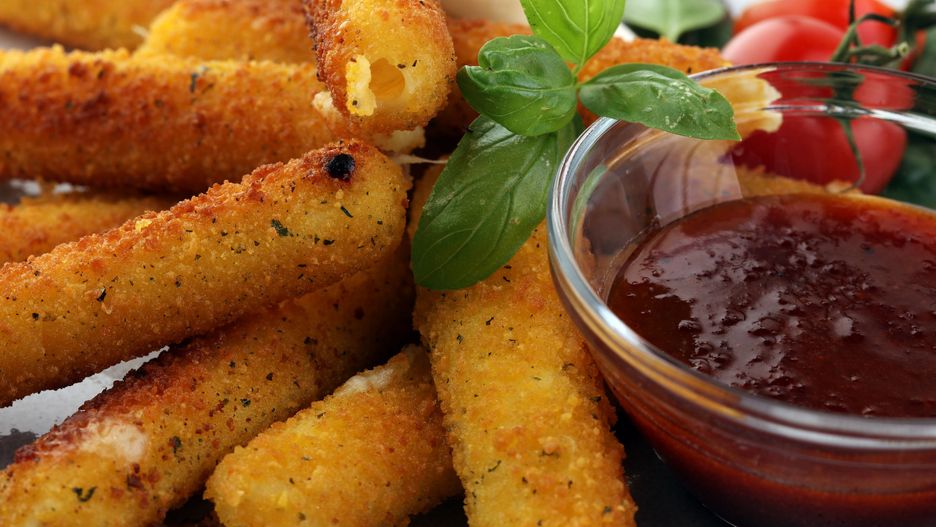 Frytki halloumi. Zrób, jeśli znudziły ci się smażone ziemniaki