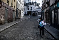 Koronawirus. Zaostrzona kwarantanna. Mieszkańcy Francji wypełniają własnoręczne przepustki