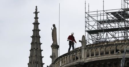 AXA wypłaci maksymalnie kilka milionów euro za dzieła w Notre Dame. Koszty odbudowy zabytków ponosi państwo