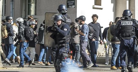 Francja: zatrzymano pięć osób podczas operacji antyterrorystycznych