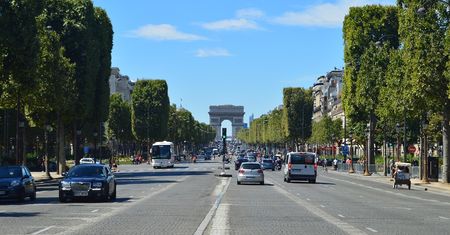 Lotnisko Paryż-Orly. Jak dostać się do centrum miasta?