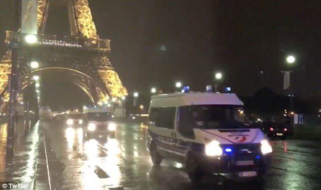 Alarm terrorystyczny w Paryżu. Turyści uwięzieni w wieży Eiffla