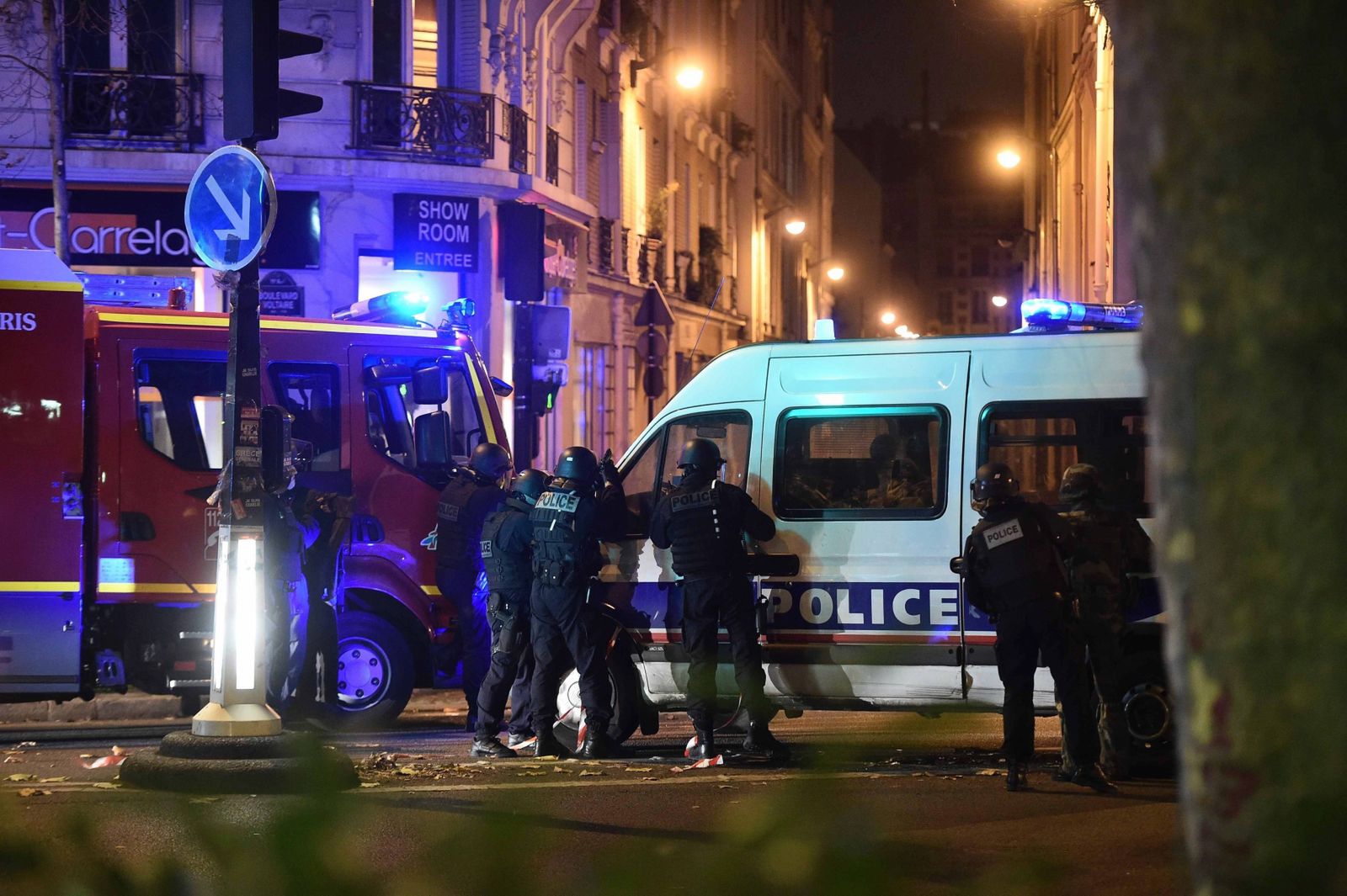 Ponad 120 osób zabitych w atakach bombowych w Paryżu