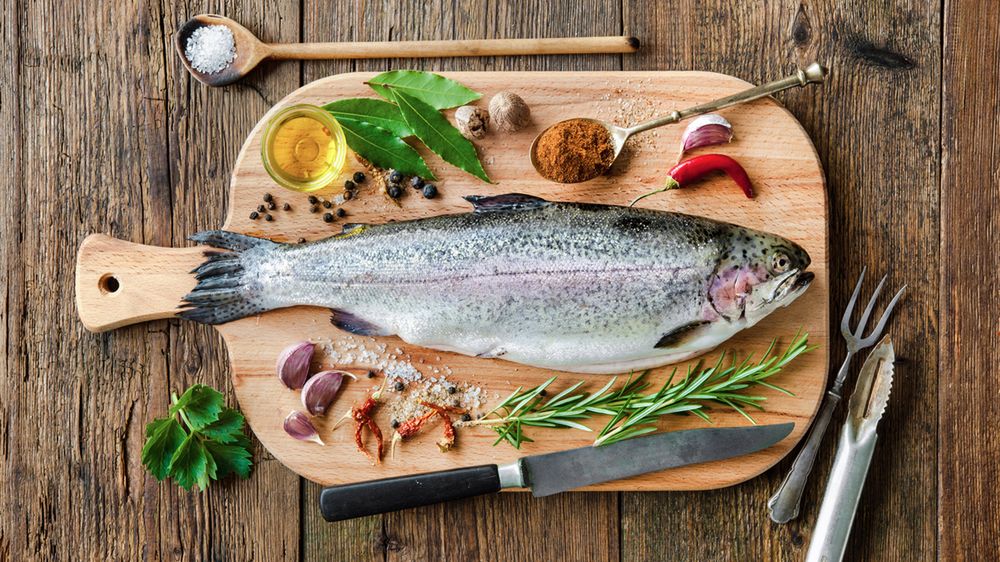 Pstrąg jest świetną propozycją na obiad w gronie rodzinnym. 