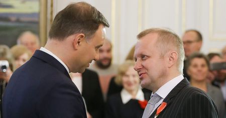 TVP przedstawia swojego gościa jako historyka. Zapominają dodać, że jest radnym PiS