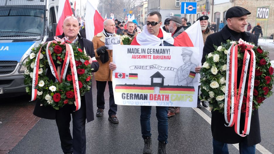 Na czele manifestacji narodowców stanął Piotr Rybak, skazany za spalenie kukły Żyda