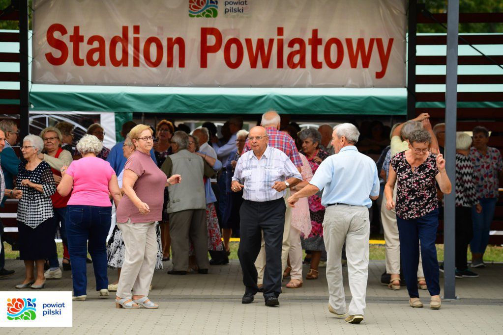 Emeryci bawili się na pikniku na Stadionie Powiatowym