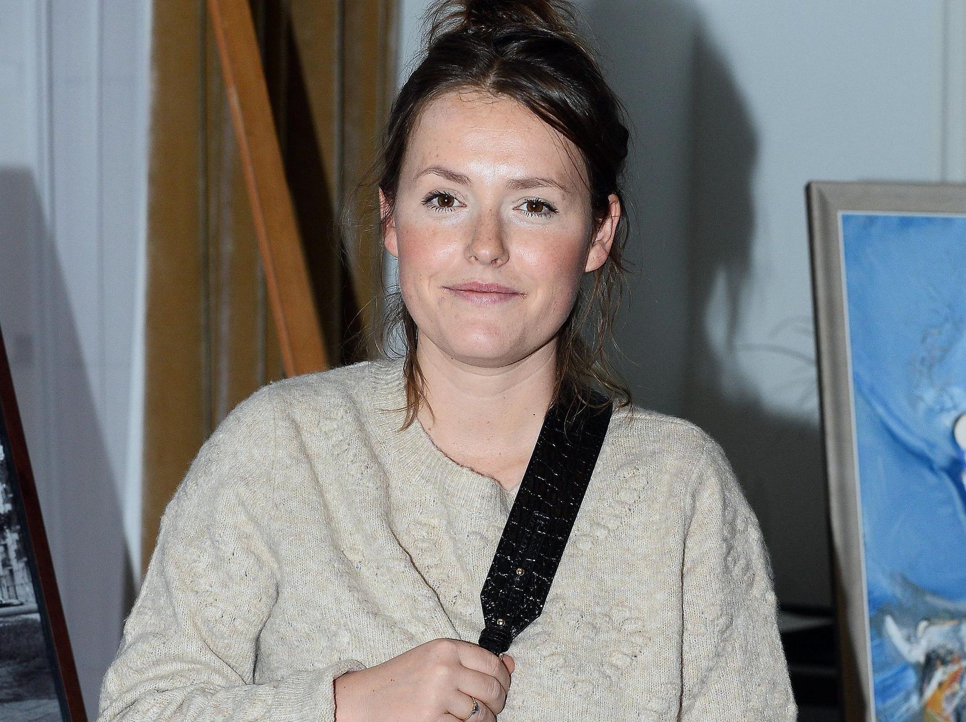 Olga Frycz na spacerze z dzieckiem
