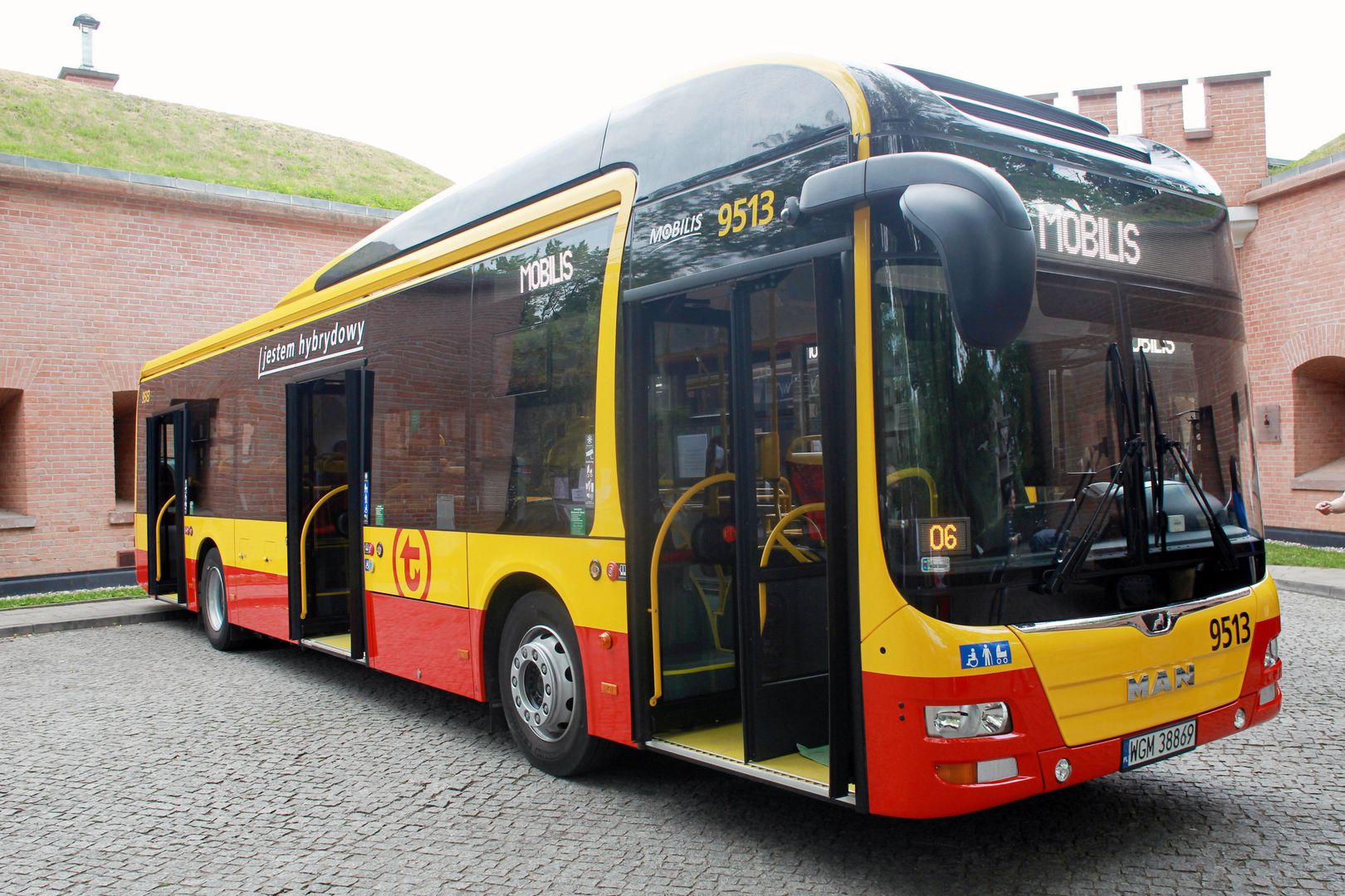 Autobusy hybrydowe w Warszawie