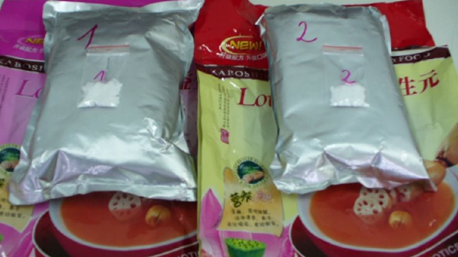 Prawie 3 kg sterydów w paczkach z Chin