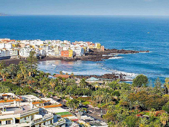 Plaża oddalona jest od hotelu The Be Live Adults Only Tenerife o 150 metrów 