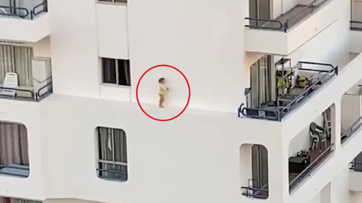 Kilkuletnie dziecko chodziło po gzymsie bloku na Teneryfie. Rodzice nie poniosą konsekwencji.