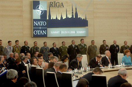 "Daily Telegraph" o szczycie NATO: podziały zamiast jedności