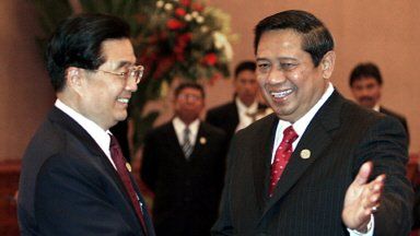 Prezydent Indonezji wita prezydenta Chin