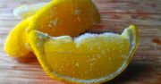 Oto dlaczego częściej powinno się sięgać po cytryny i dlaczego warto przechowywać je w zamrażarce