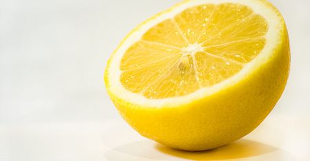10 powodów, dla których warto jeść cytrynę