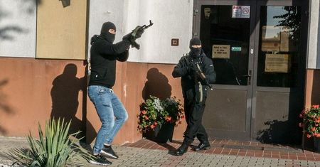 Symulowany atak terrorystów na szkołę. Uczniowie wciąż są w szoku