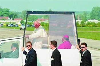 Papież pod bronią
