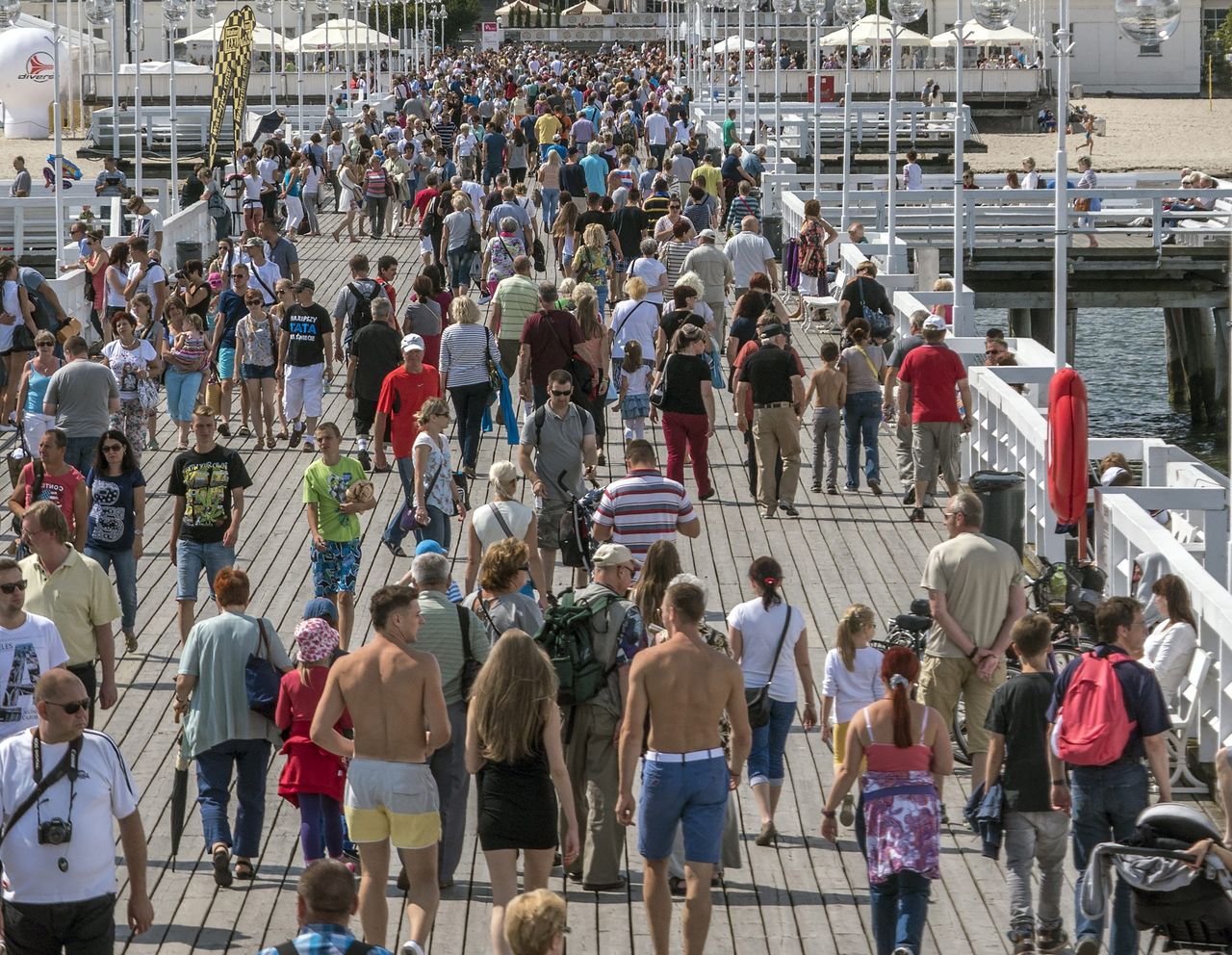 "Stop golasom na ulicy". Sopot walczy z roznegliżowanymi turystami