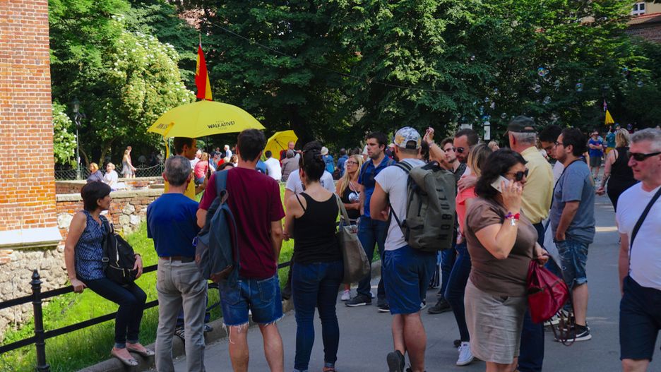 Turyści stają się dla Krakowian coraz bardziej uciążliwi i zaczynają budzić negatywne emocje