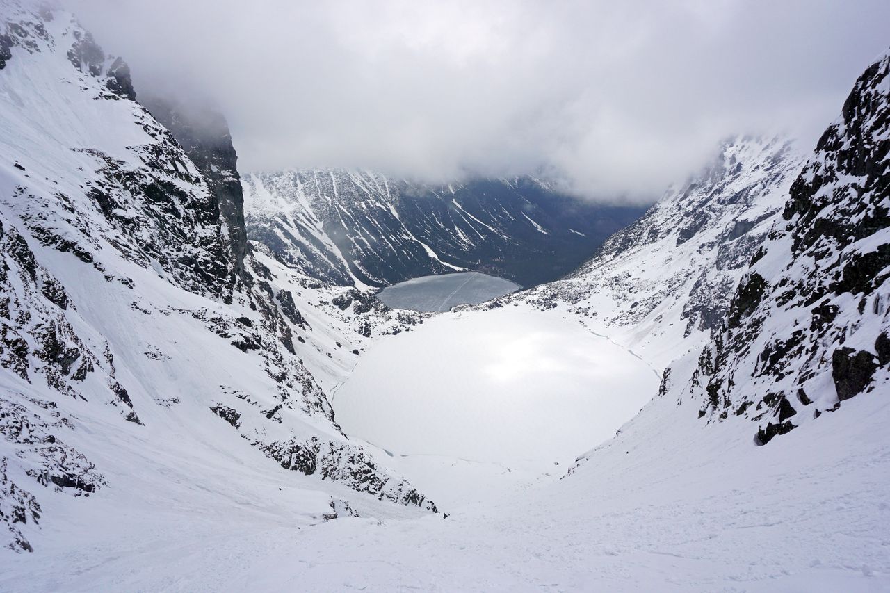 Tatry. Ratownicy TOPR sprowadzają z Rysów dwóch turystów